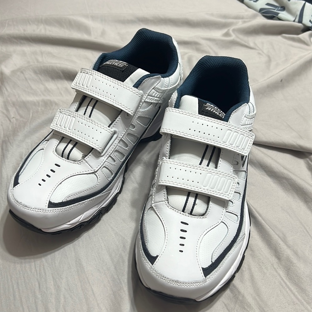 Skechers memory foam wide fit tennis shoes, size 10
